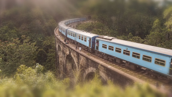 Tilt-Shift-Effekt mit Unschärfe + Sättigung Zusätzlich Farbsättigung (Wert: 29)