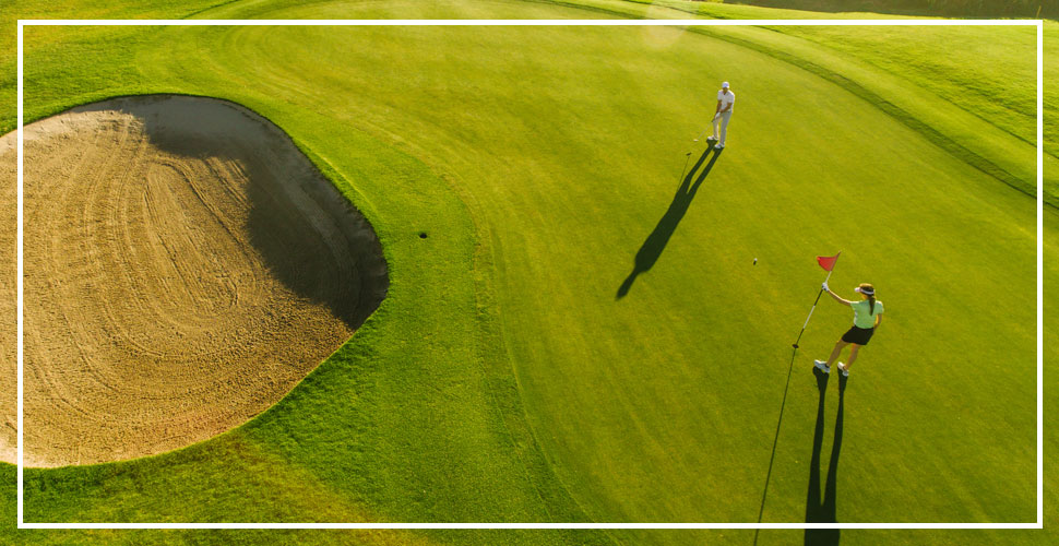 Opname van een golfspel vanuit vogelperspectief