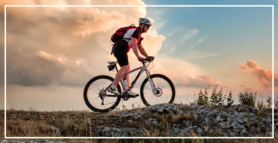 Aufnahme eines Radfahrers in der seitlichen Perspektive