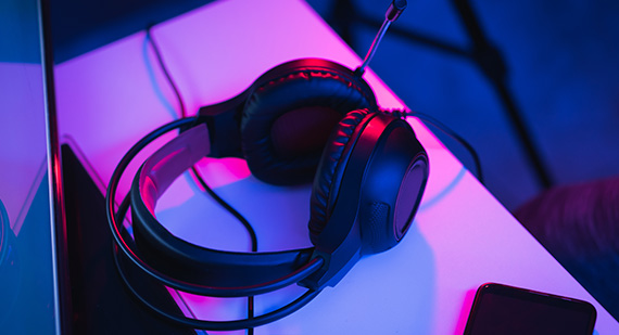 Equipamento para a sincronização com fones de ouvido Equipamento para a sincronização com fones de ouvido